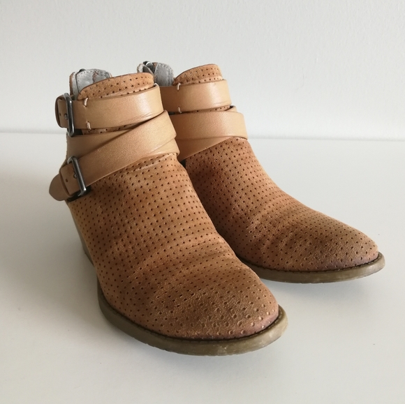 Kenneth Cole Raw Luck Strappy Cutout Ankle Booties - Picture 4 of 8